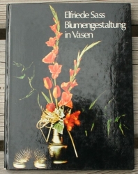 Blumengestaltung in Vasen